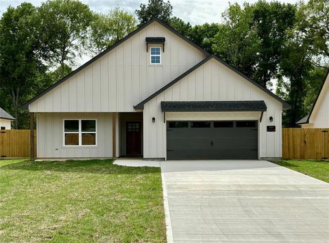 Single Family Residence in Shepherd TX 100 Bluegill Drive.jpg