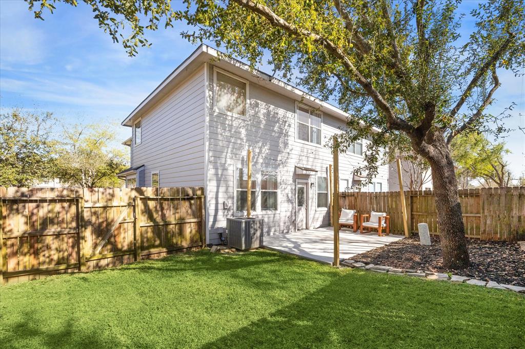 219 Drake Run Lane, Dickinson, Texas image 16