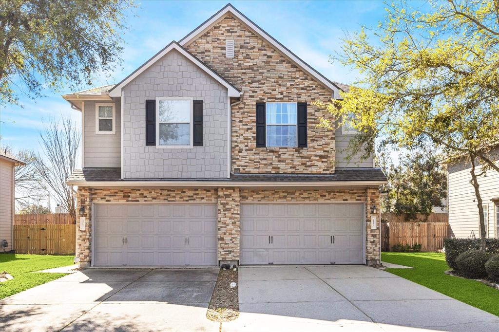 219 Drake Run Lane, Dickinson, Texas image 17