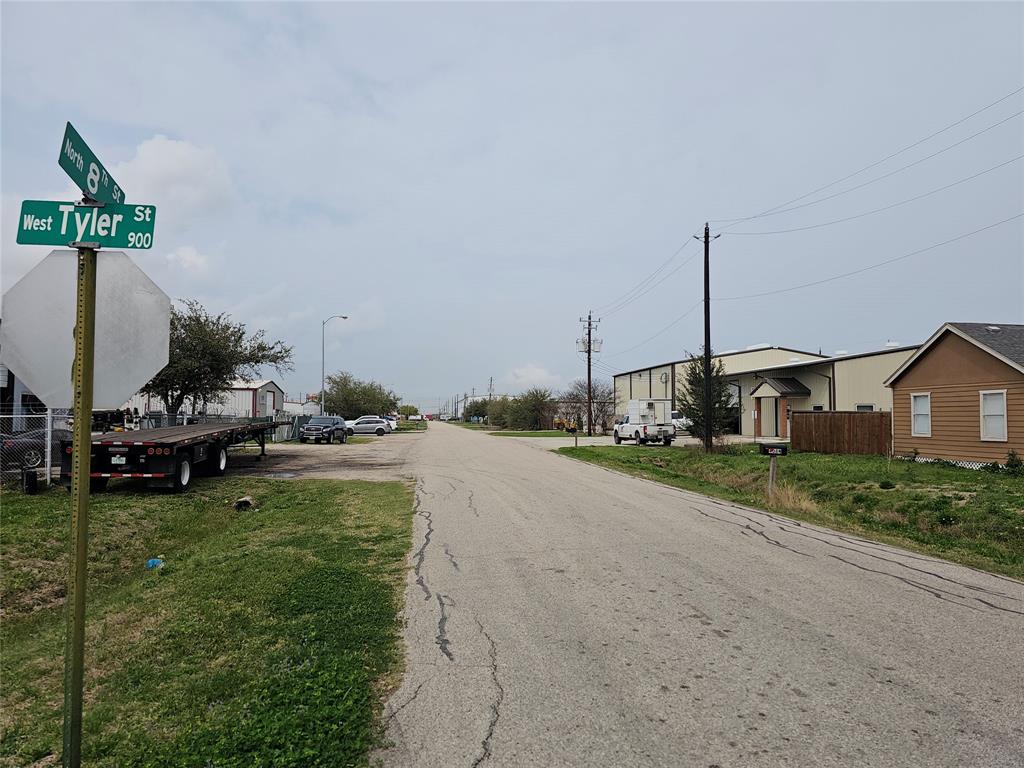 N 8th Avenue, La Porte, Texas image 1