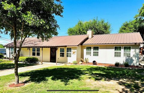 Photo of 101 Byrne Street, Smithville, TX 78957 (MLS # 53845435)