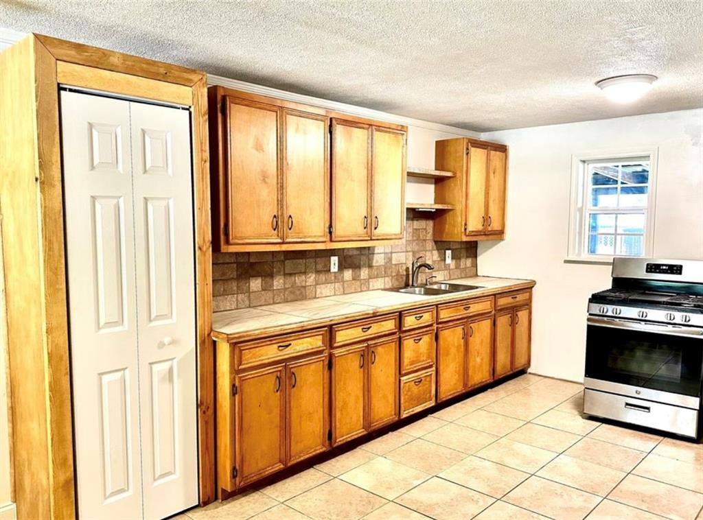 101 Byrne Street, Smithville, Texas image 4