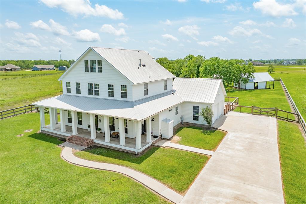 403 Lakeview Drive, Angleton, Texas image 2