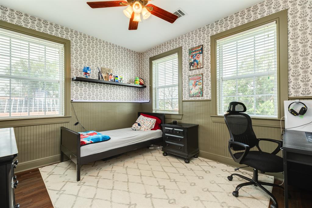 403 Lakeview Drive, Angleton, Texas image 31