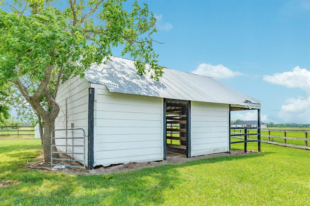 403 Lakeview Drive, Angleton, Texas image 48