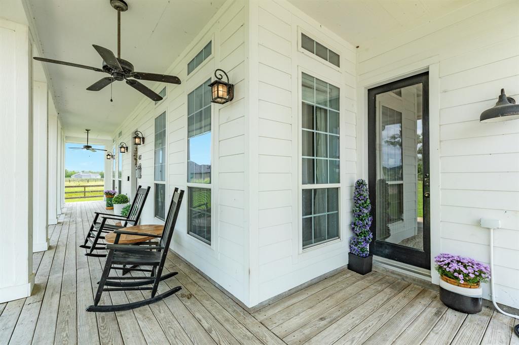 403 Lakeview Drive, Angleton, Texas image 11