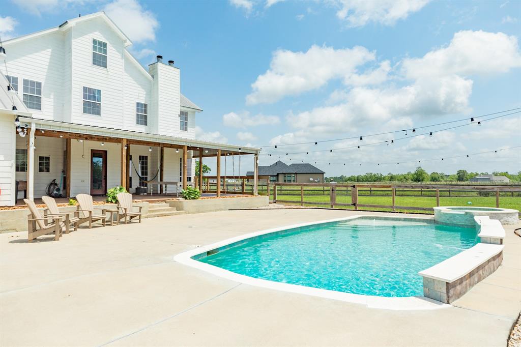 403 Lakeview Drive, Angleton, Texas image 14