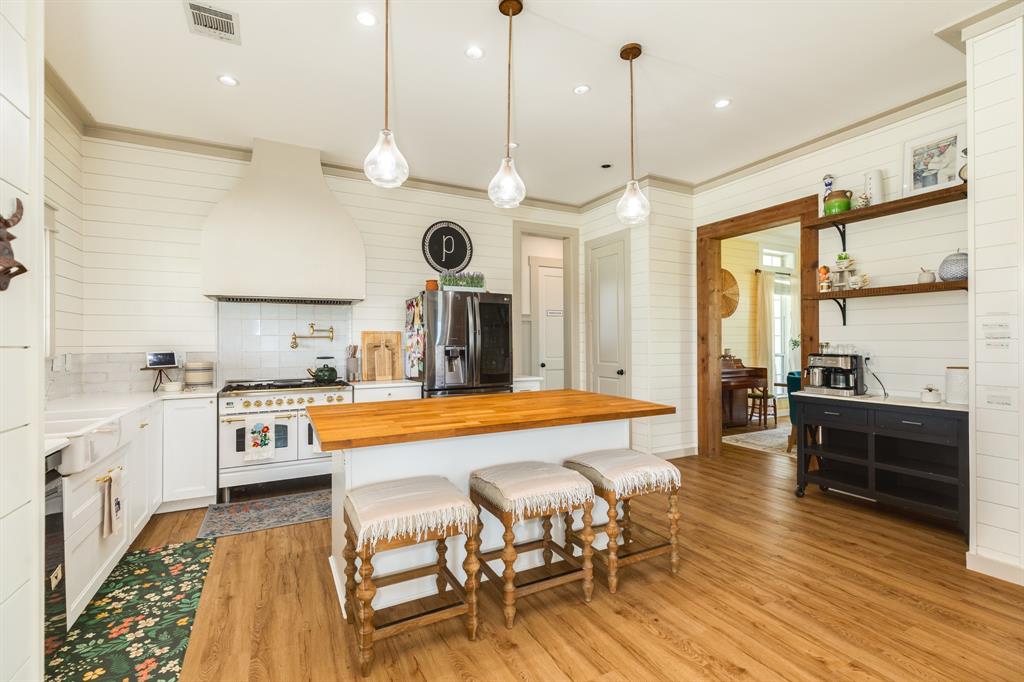 403 Lakeview Drive, Angleton, Texas image 18