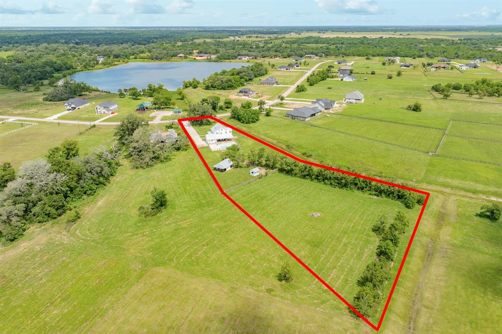 403 Lakeview Drive, Angleton, Texas image 4