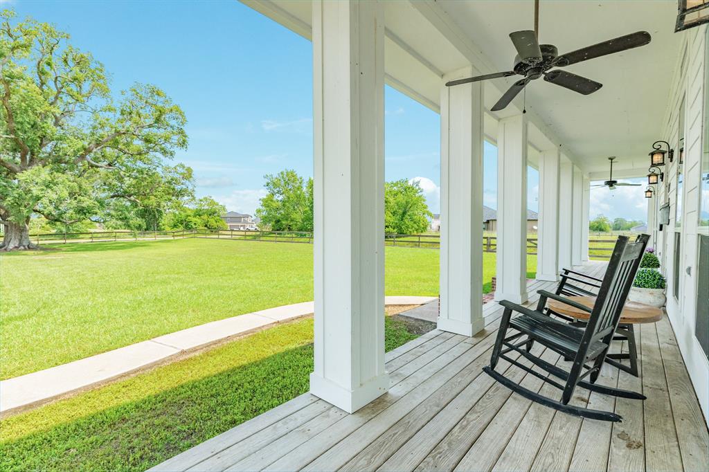 403 Lakeview Drive, Angleton, Texas image 10