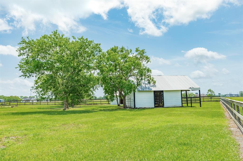 403 Lakeview Drive, Angleton, Texas image 47