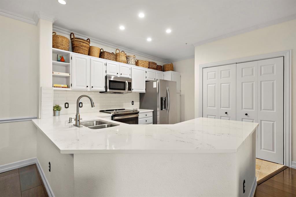2111 Welch Street #B212, Houston, Texas image 2
