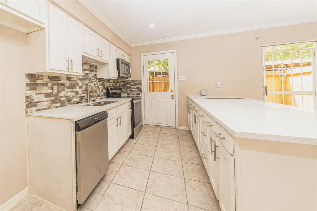 7939 Kendalia Drive, Houston, Texas image 2