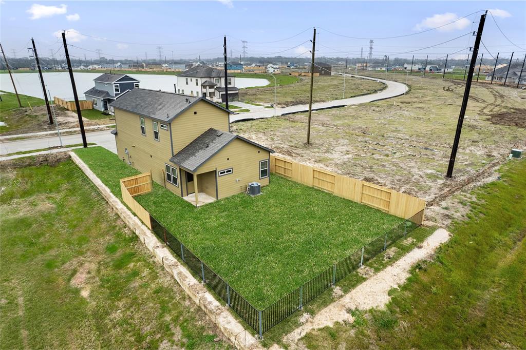1230 Elsinore Drive, Rosharon, Texas image 3