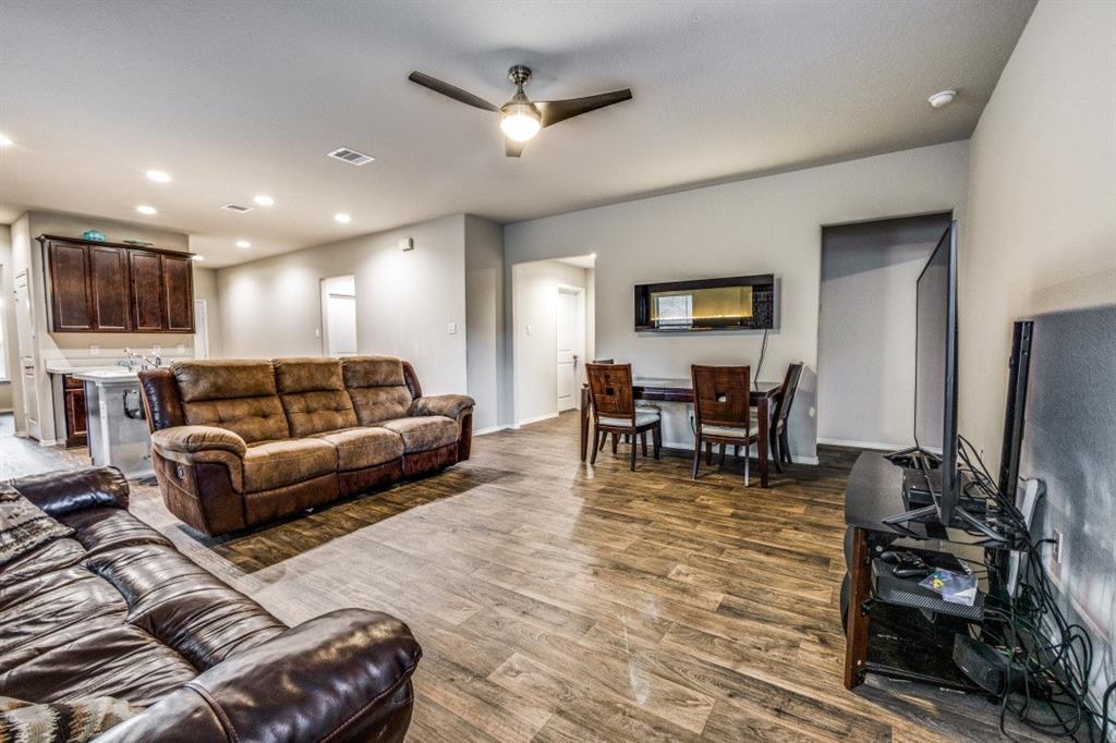 602 Ashley Falls Lane, Rosharon, Texas image 2