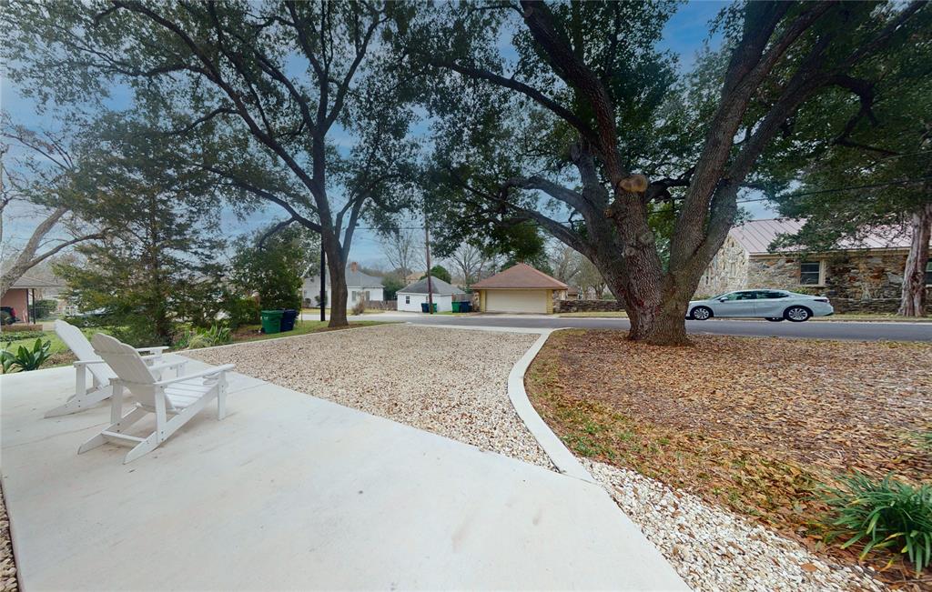 101 E Bryan St, Brenham, Texas image 2