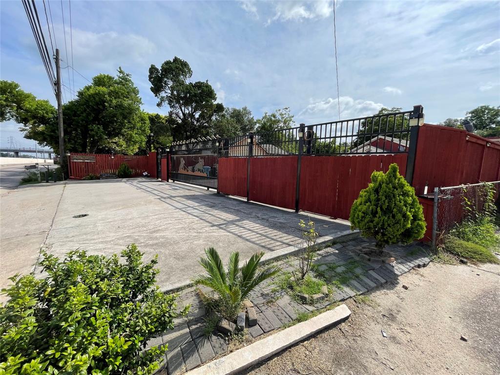 9944 E Hardy Road, Houston, Texas image 17