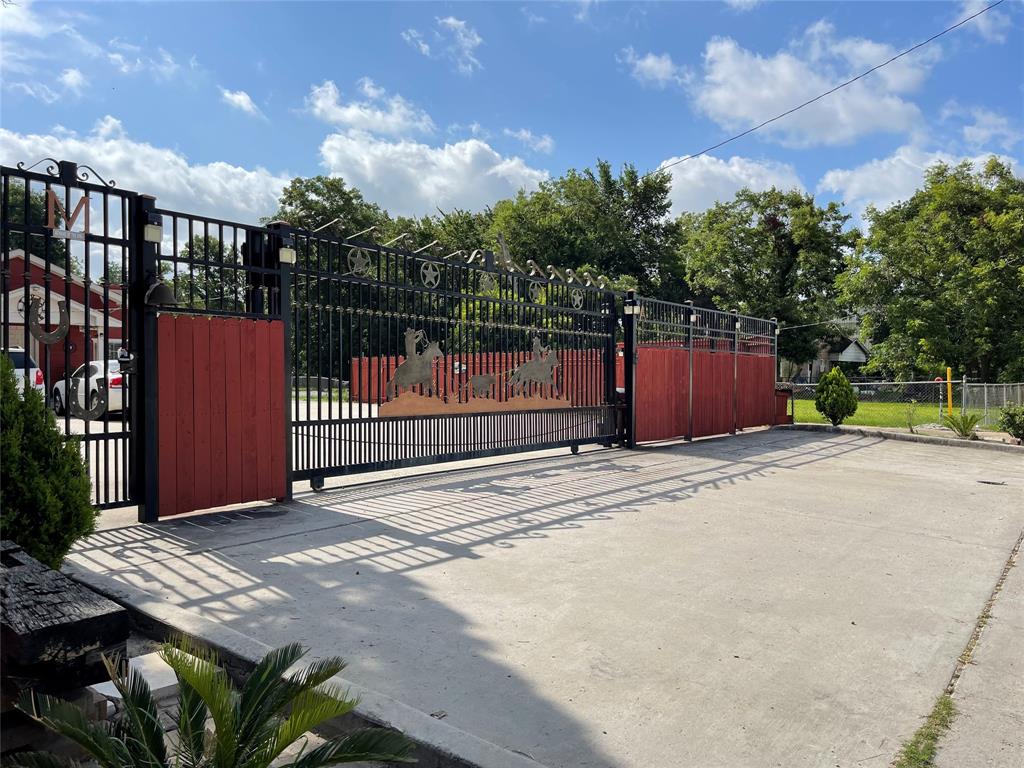 9944 E Hardy Road, Houston, Texas image 8