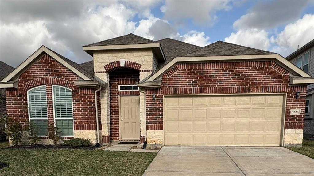 5323 Camerford Court, Alvin, Texas image 1