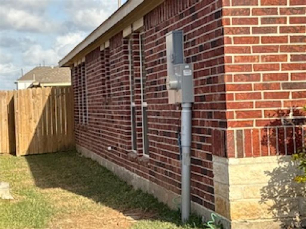 5323 Camerford Court, Alvin, Texas image 3
