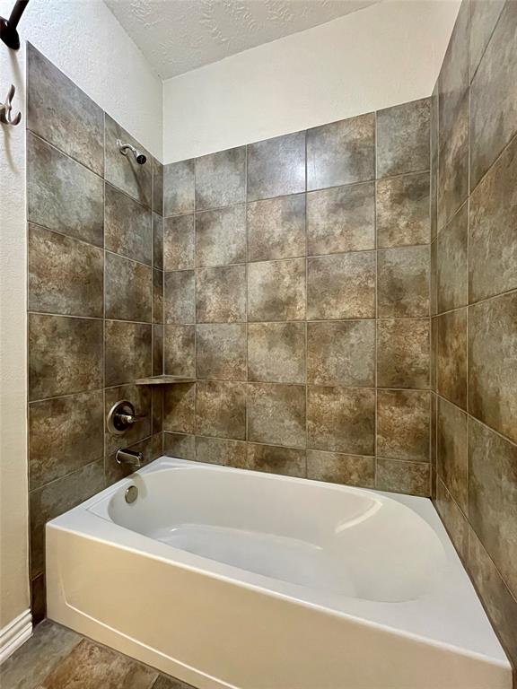 107 Long Meadow Court, Clute, Texas image 6