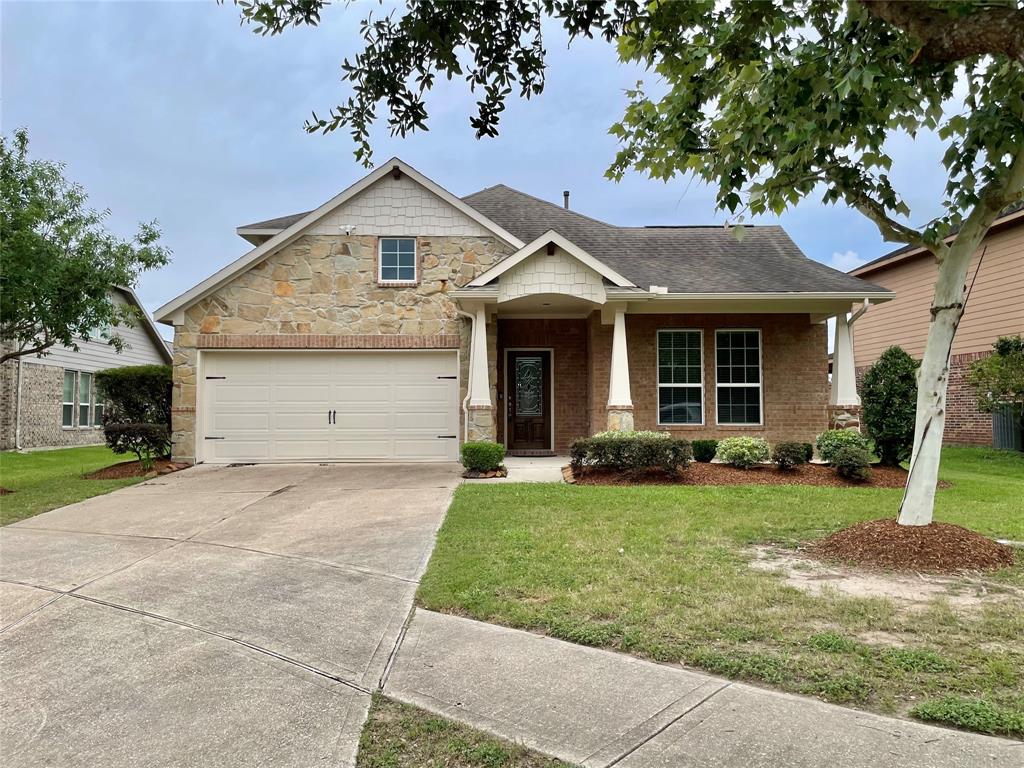 107 Long Meadow Court, Clute, Texas image 1