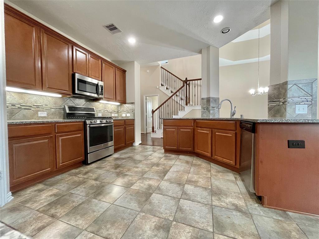 107 Long Meadow Court, Clute, Texas image 12
