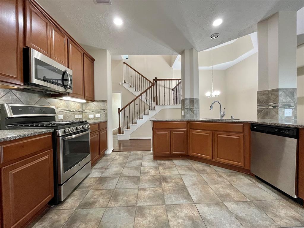 107 Long Meadow Court, Clute, Texas image 13