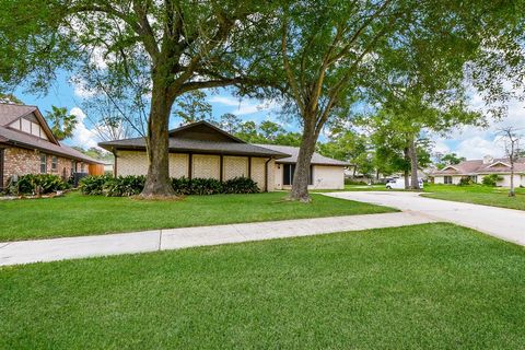 Single Family Residence in Shoreacres TX 902 Hollow Tree Street 9.jpg