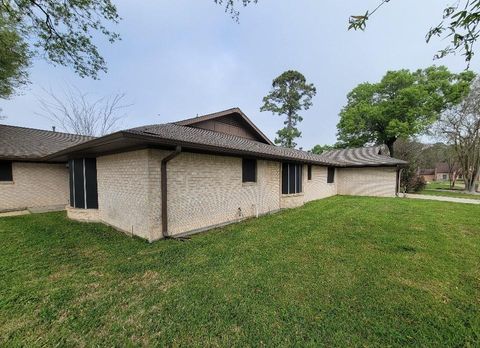 Single Family Residence in Shoreacres TX 902 Hollow Tree Street 2.jpg