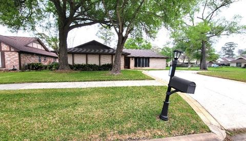 Single Family Residence in Shoreacres TX 902 Hollow Tree Street.jpg