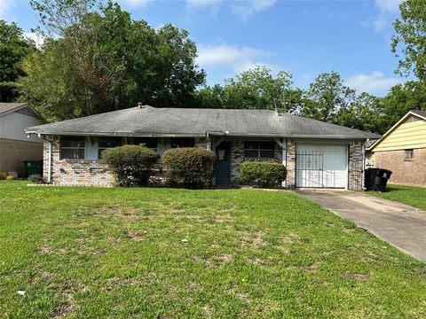 Single Family Residence in Houston TX 5526 Elm Springs Drive.jpg