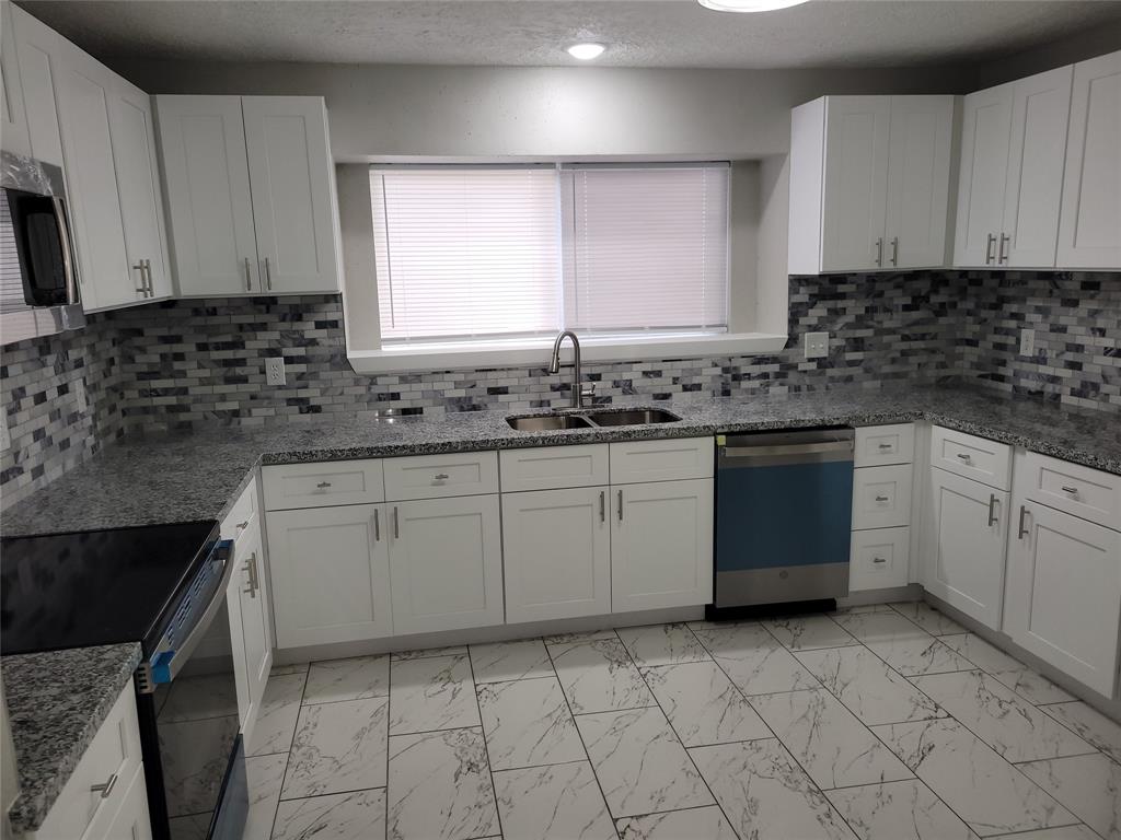17603 Huntersglen Circle, Humble, Texas image 2