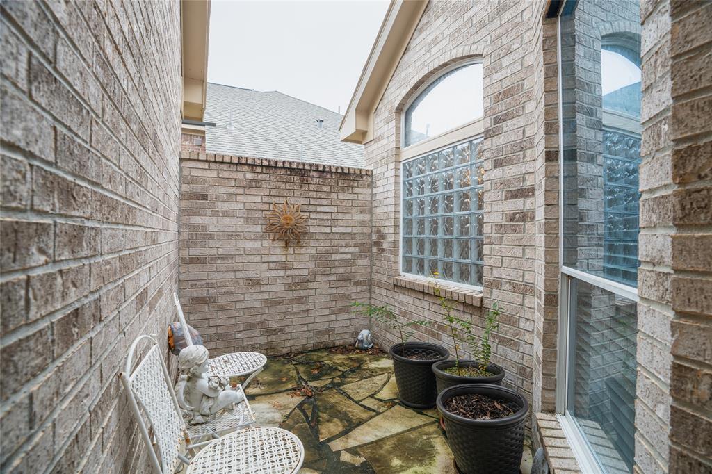 9243 E Canyon Lake Springs Drive, Cypress, Texas image 18