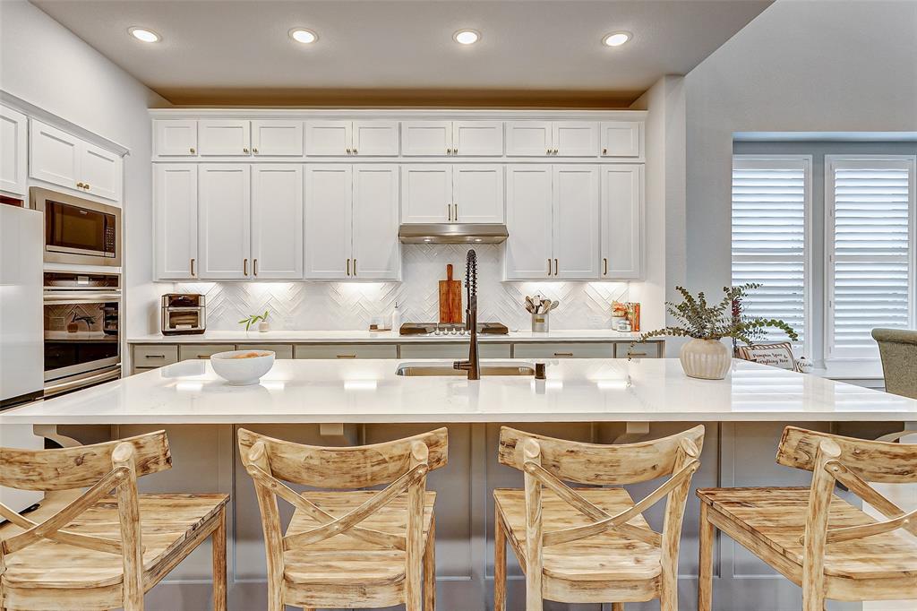 24910 Hibiscus Garden Way