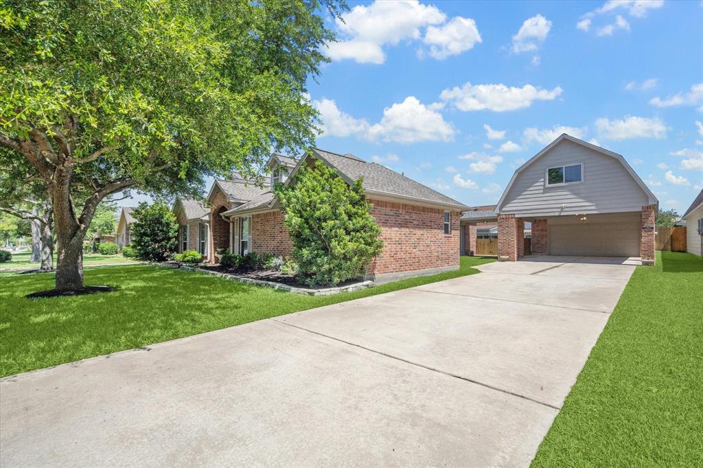 11303 Freestone Avenue, Pearland, Texas image 2