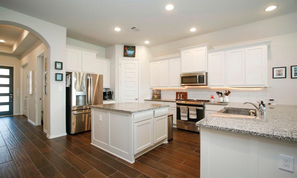 24618 Songlark Bend Drive, Tomball, Texas image 11