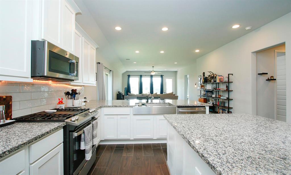 24618 Songlark Bend Drive, Tomball, Texas image 13