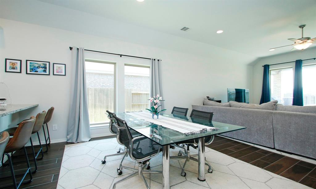 24618 Songlark Bend Drive, Tomball, Texas image 14