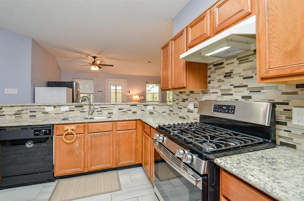 5431 Gosforth Drive, Katy, Texas image 17