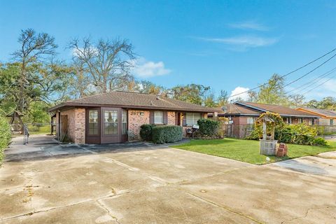 A home in Clute