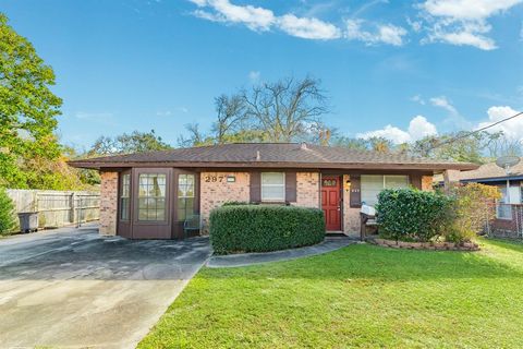 A home in Clute