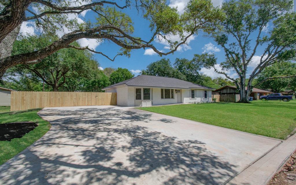 624 Willow Lane, Eagle Lake, Texas image 2