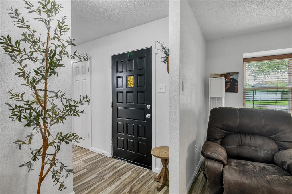 737 Carolyn Street, Winnie, Texas image 3