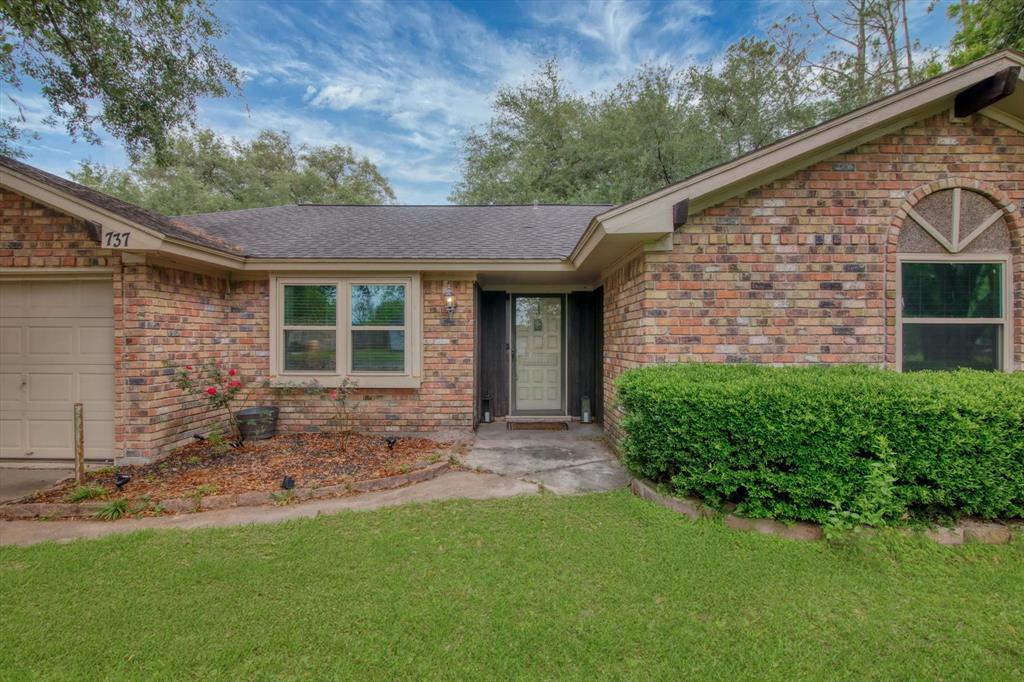 737 Carolyn Street, Winnie, Texas image 2