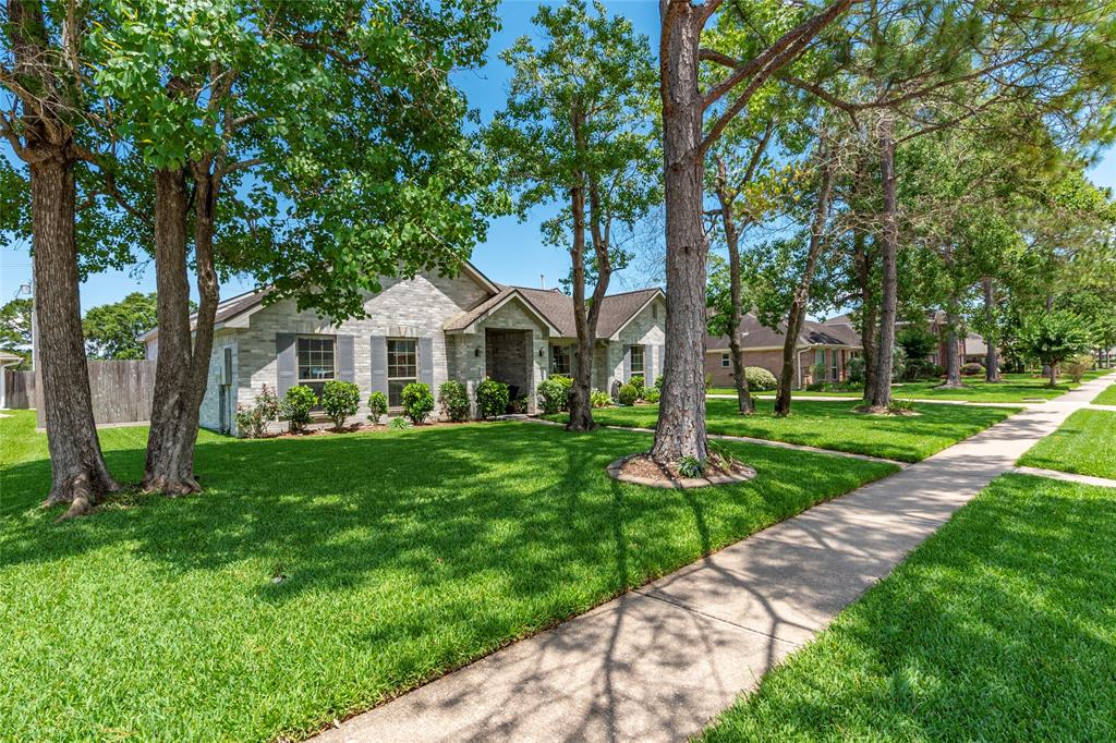 811 Hackberry Lane