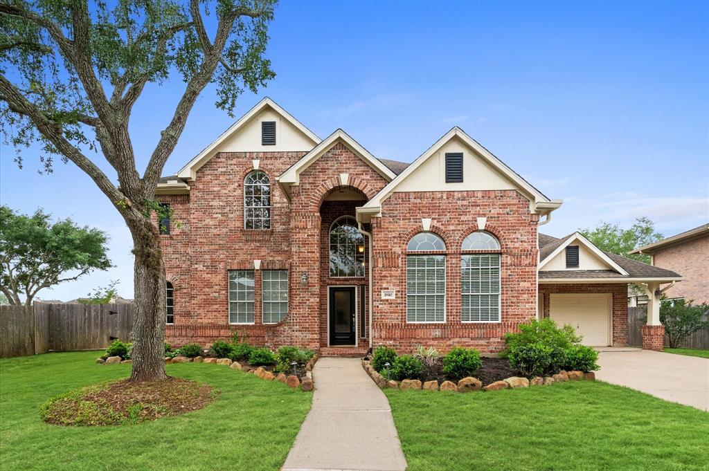 1810 Rustic Hills Court, Sugar Land, Texas image 2