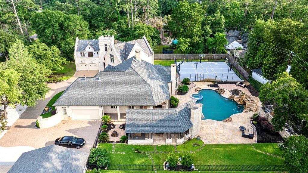 728 Crestbend Drive