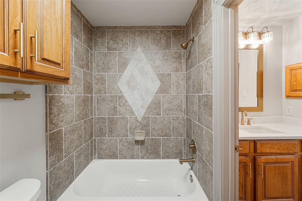 10332 Hunter Creek Lane, Conroe, Texas image 17