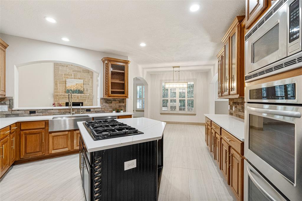 10332 Hunter Creek Lane, Conroe, Texas image 6